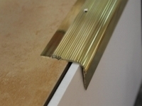 Порог с рифлением из латуни